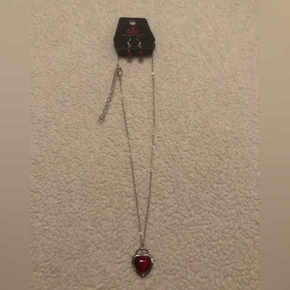 Paparazzi Red moonstone heart necklace with earrings - Picture 1 of 3
